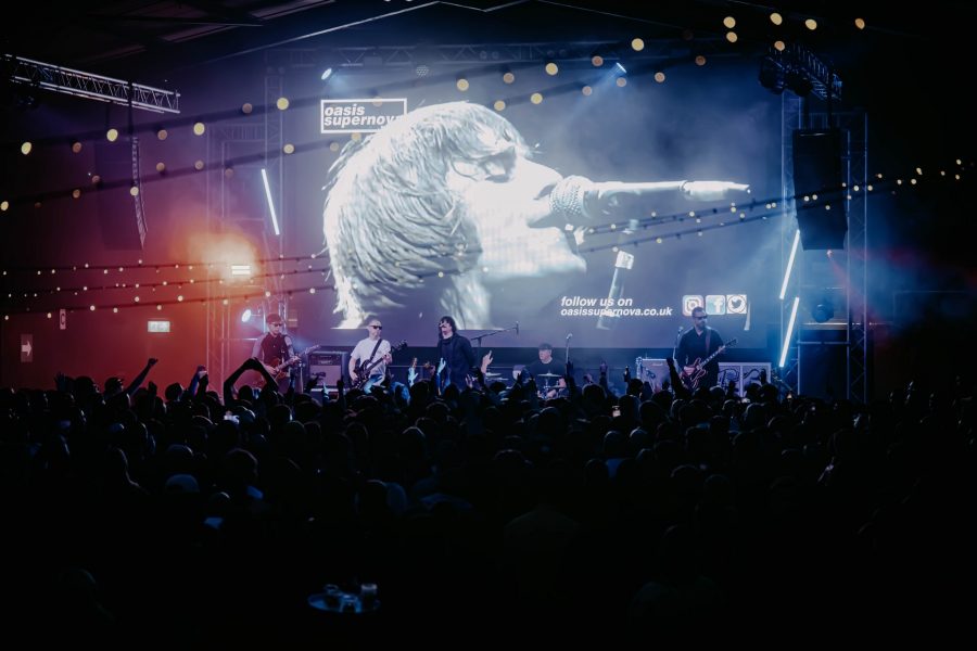 OASIS SUPERNOVA: The Knebworth Experience